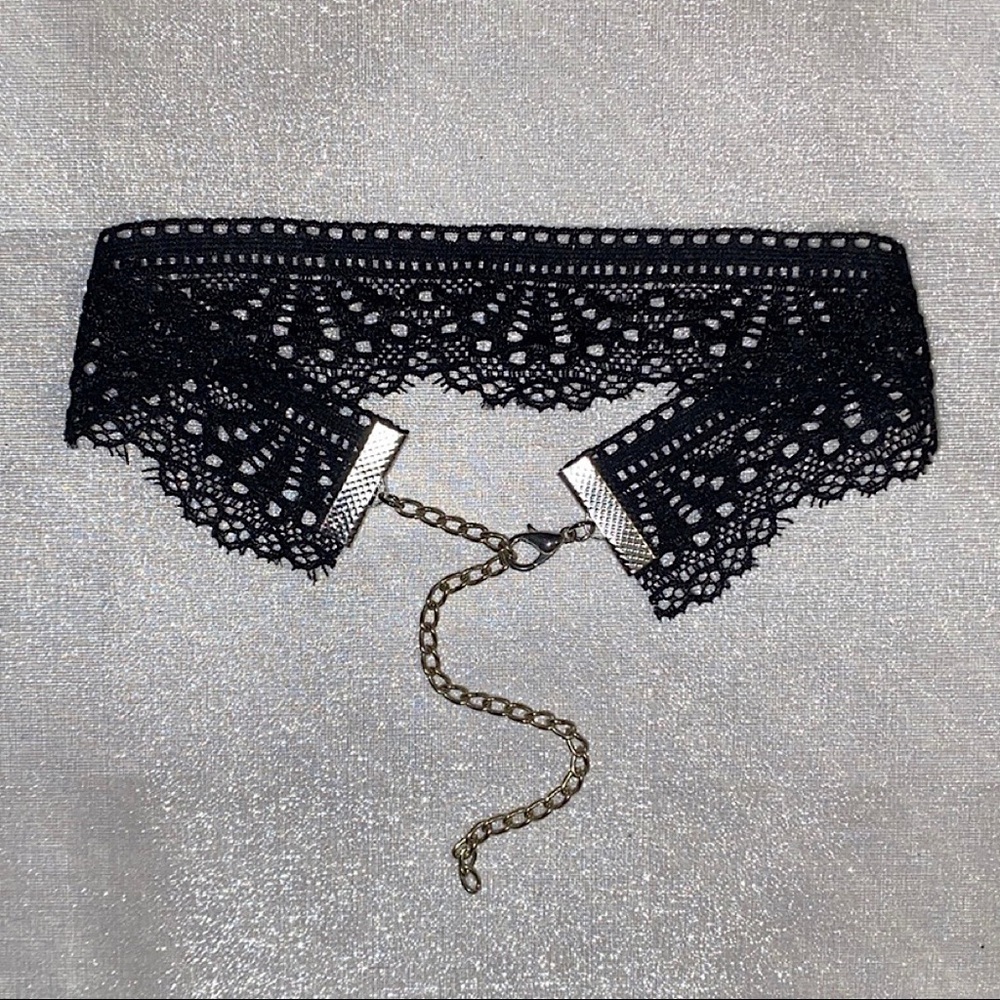 Stretchy Lace Choker 🖤